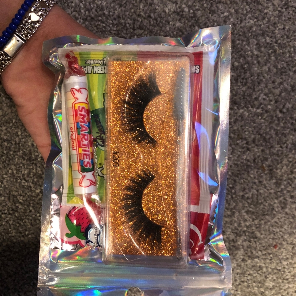 Eyelashes - Picture 4 of 6